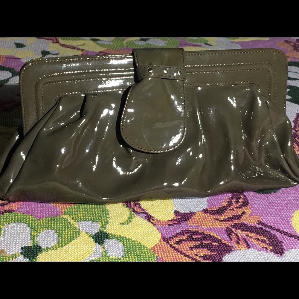 LIZ CLAIBORNE